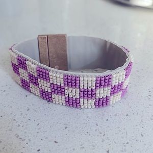 Beaded magnetic purple/white cuff bracelet